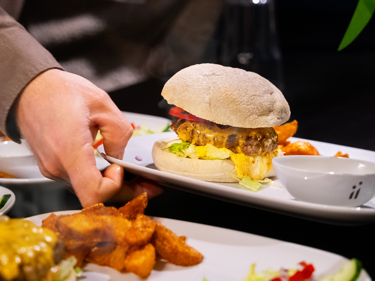 Digge burgere til julebord – Kong Oscar